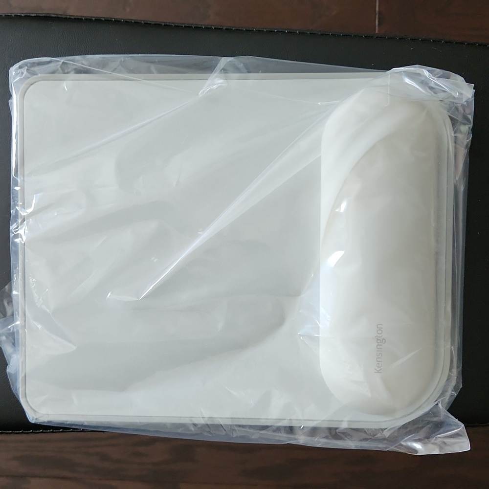 NIB Kensington ErgoSoft Wrist Rest Mouse Pad - Gray - Picture 3 of 5